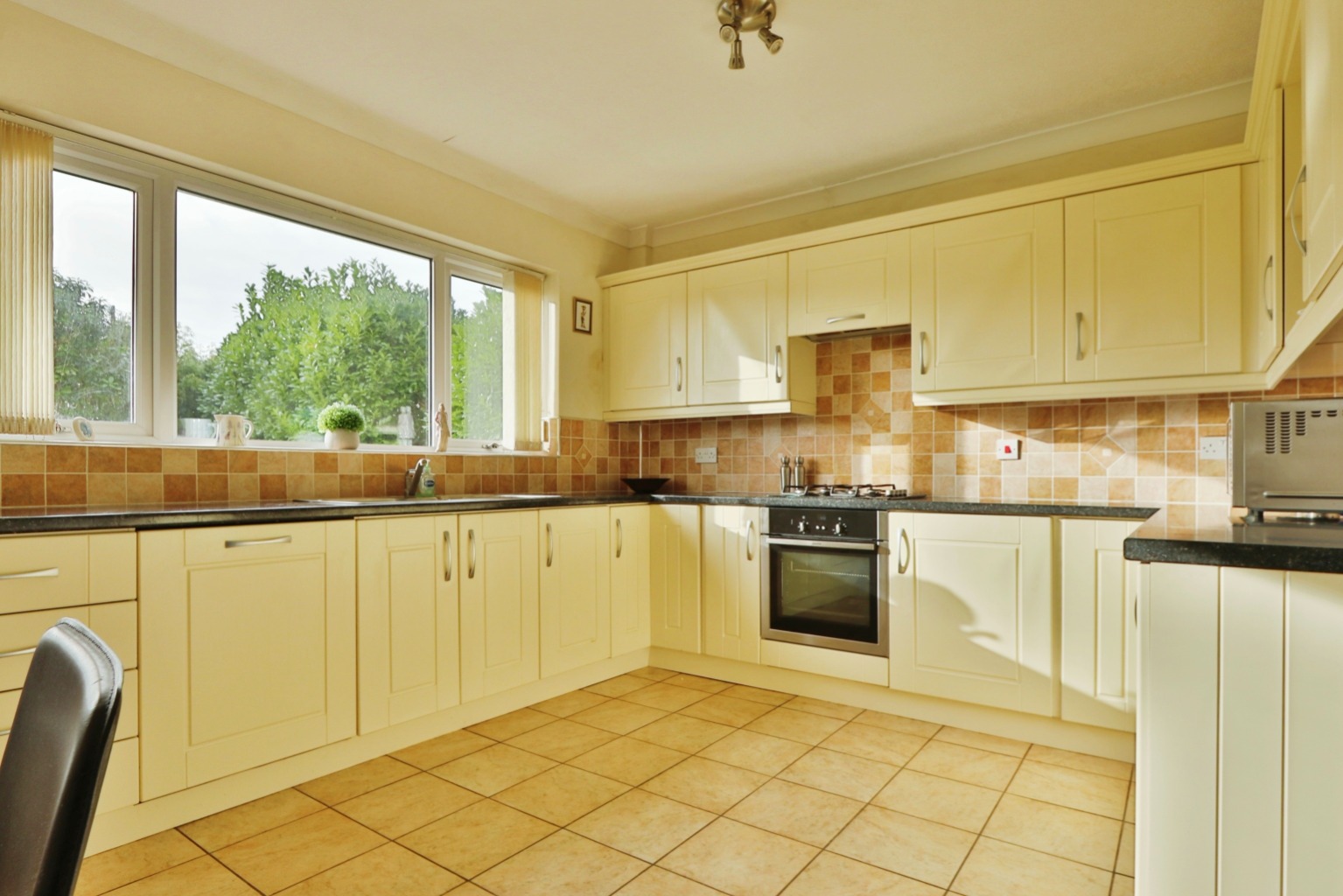 3 bed detached bungalow for sale in Eppleworth Road, Cottingham  - Property Image 4