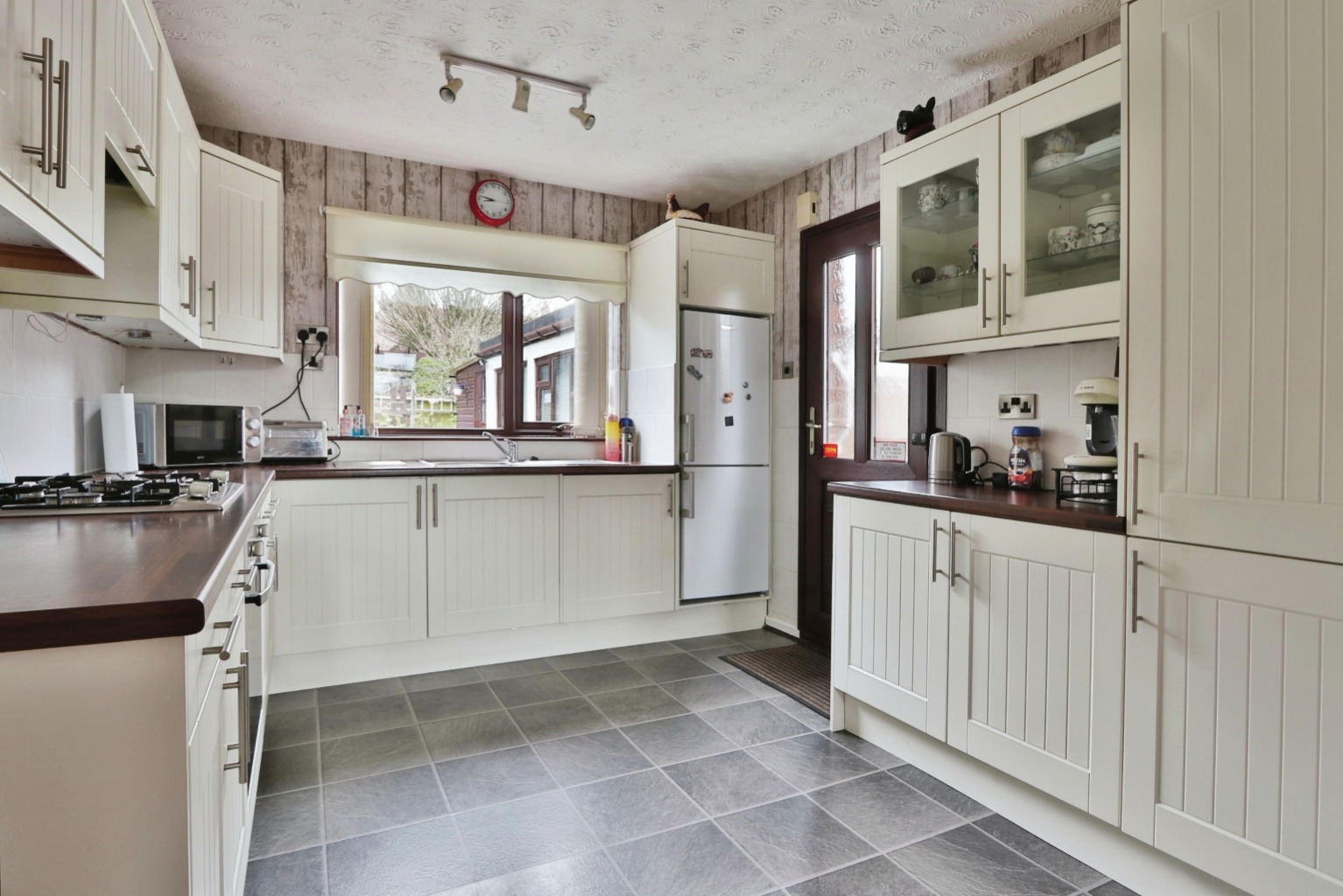 3 bed end of terrace house for sale in The Close, Cottingham  - Property Image 2