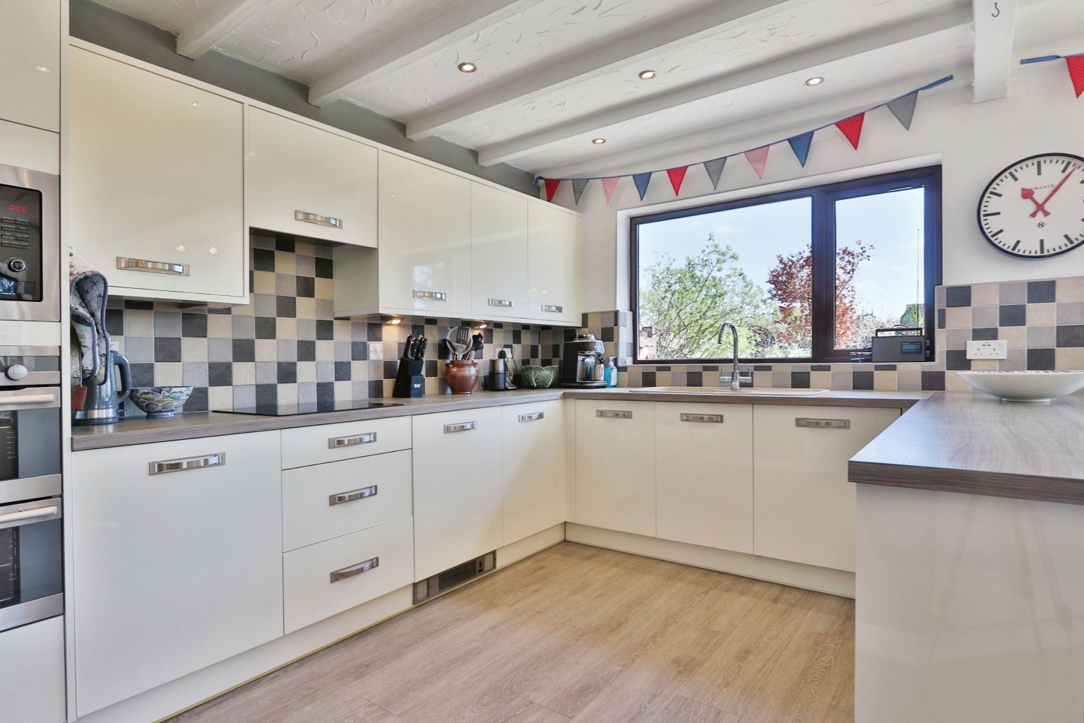 3 bed detached bungalow for sale in The Wolds, Cottingham  - Property Image 2
