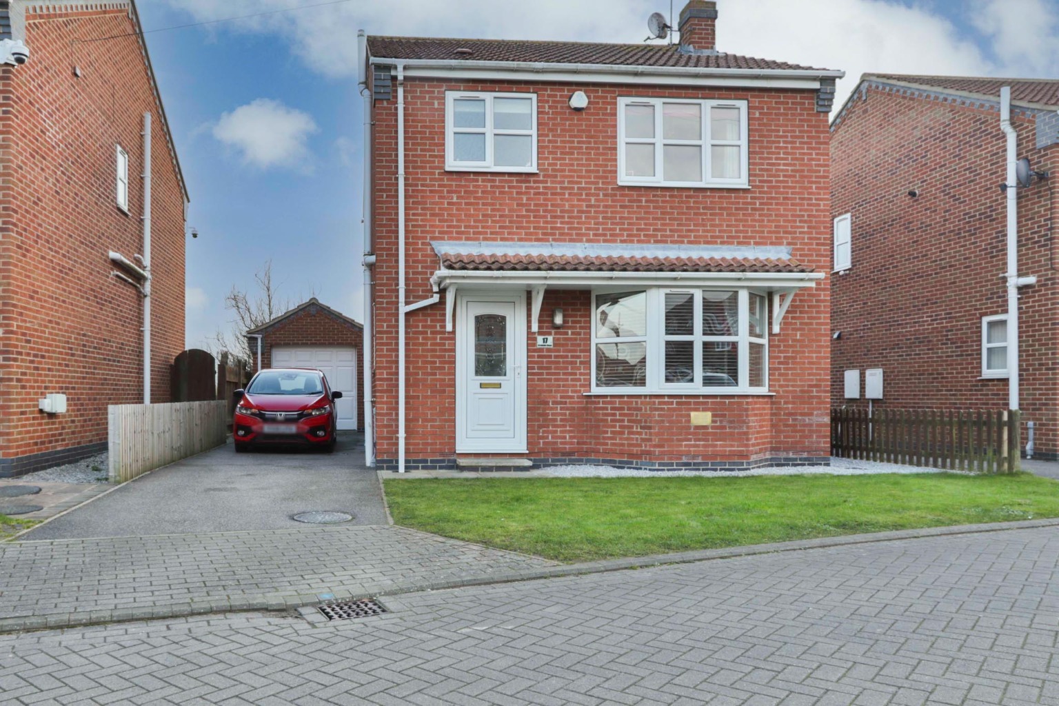 3 bed detached house for sale in Fieldside Close, Hull, HU12