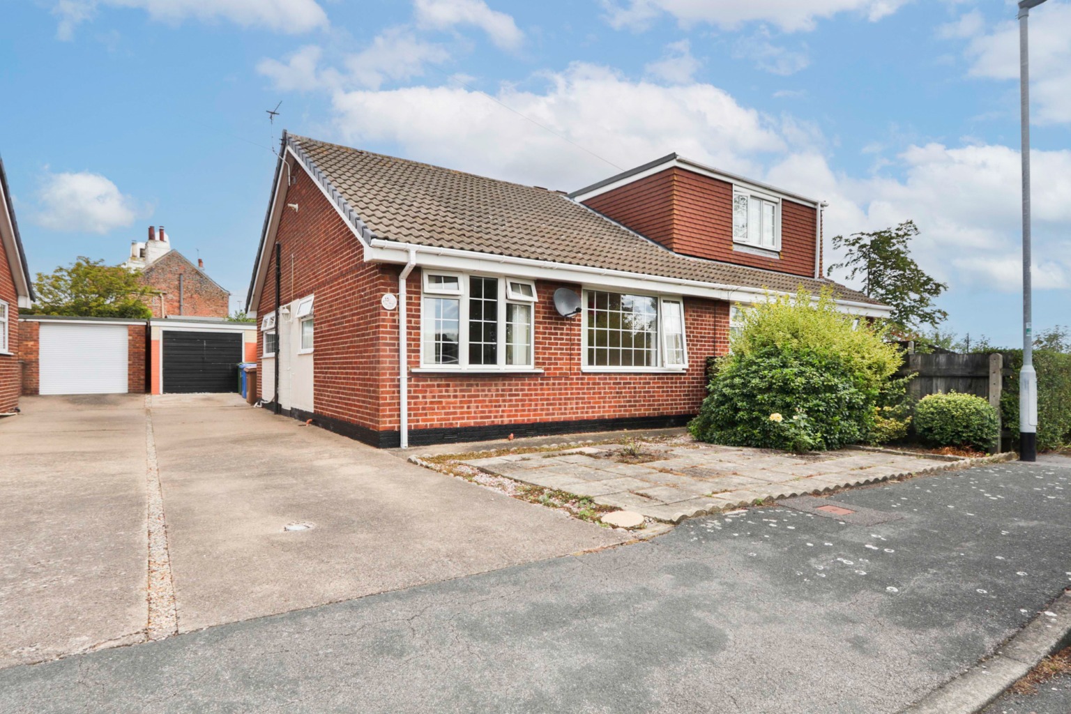 2 bed semi-detached bungalow for sale in Constable Close, Hull - Property Image 1