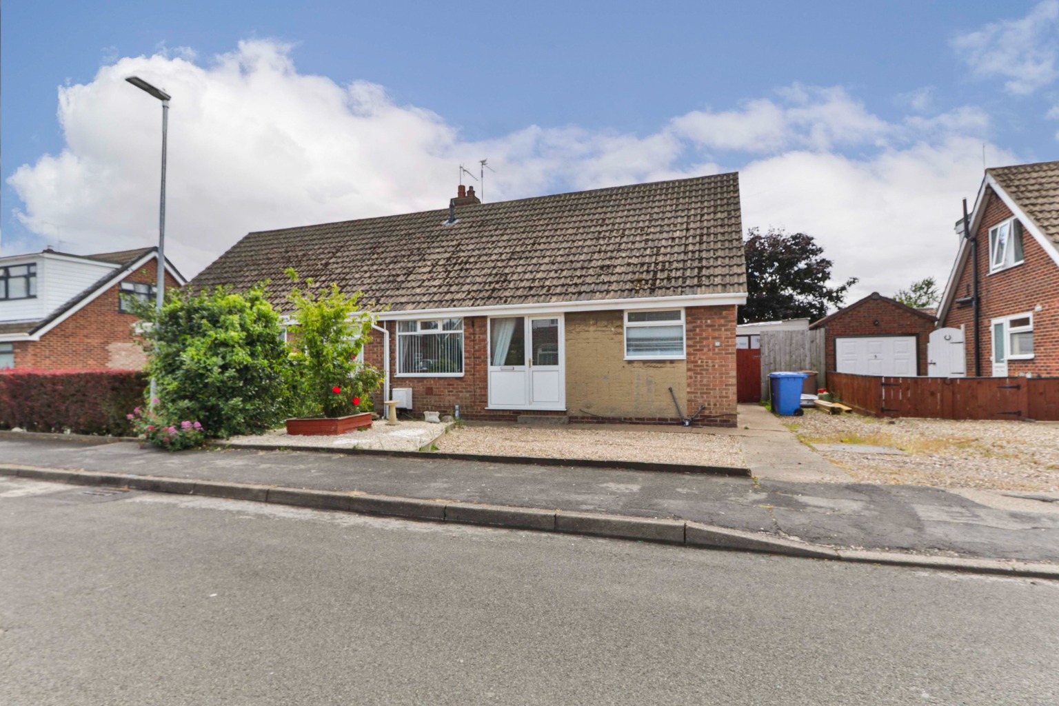 3 bed semi-detached bungalow for sale - Property Image 1