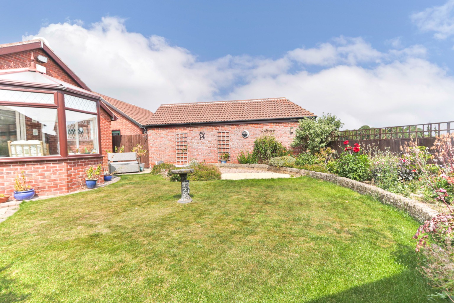 2 bed detached bungalow for sale in Highfield Rise, Hull  - Property Image 3