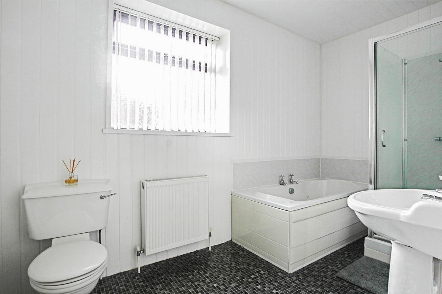 4 bed detached bungalow for sale in Thorn Road, Hull  - Property Image 11