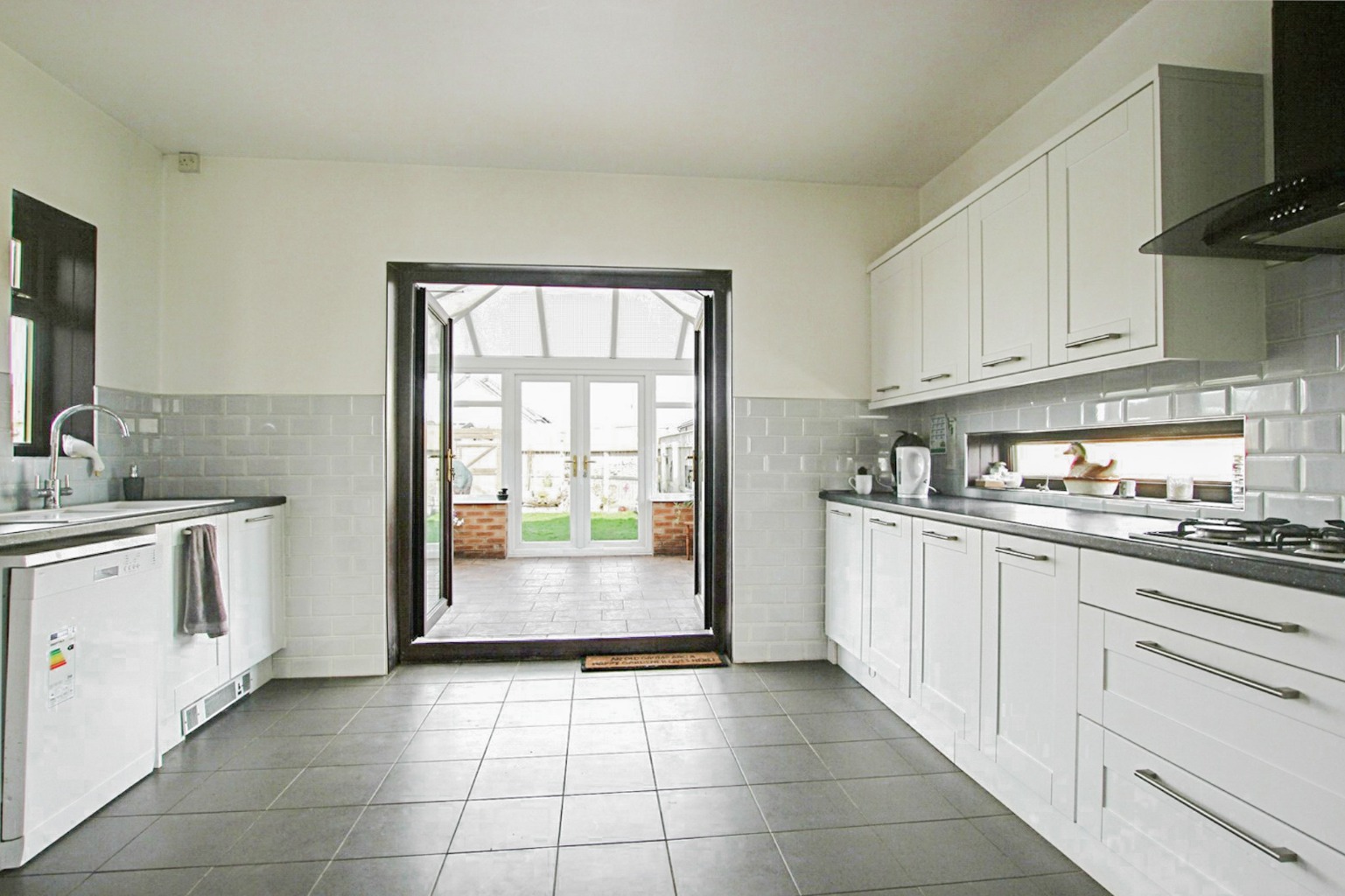 4 bed detached bungalow for sale in Thorn Road, Hull  - Property Image 2