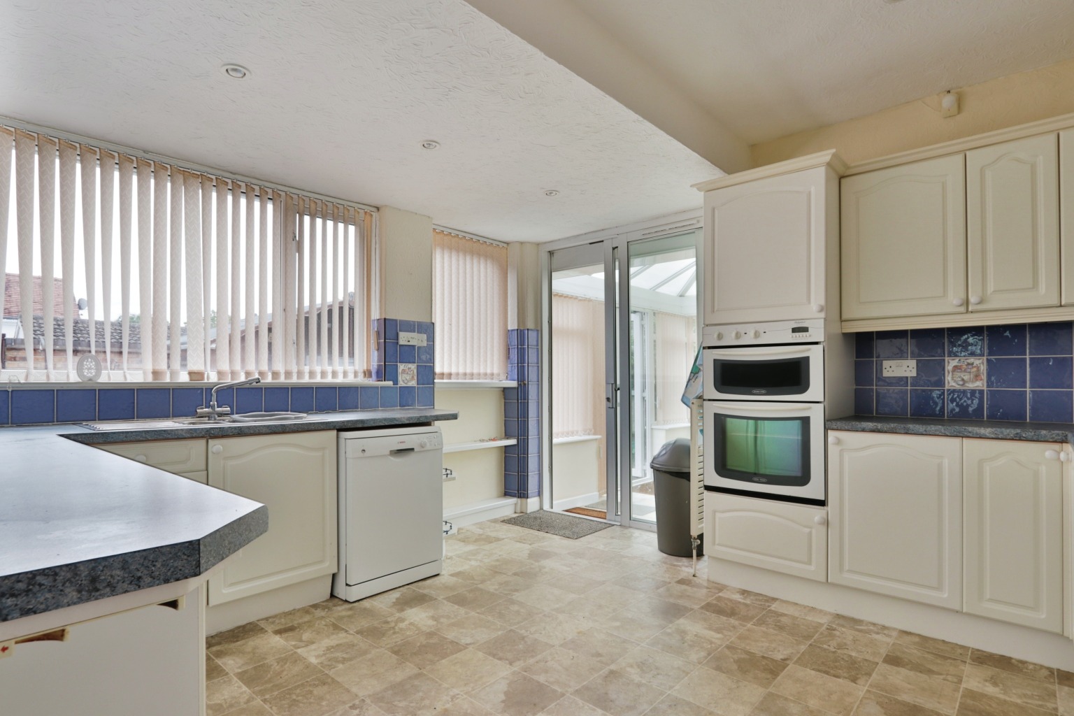 2 bed semi-detached bungalow for sale in Main Road, Hull  - Property Image 3