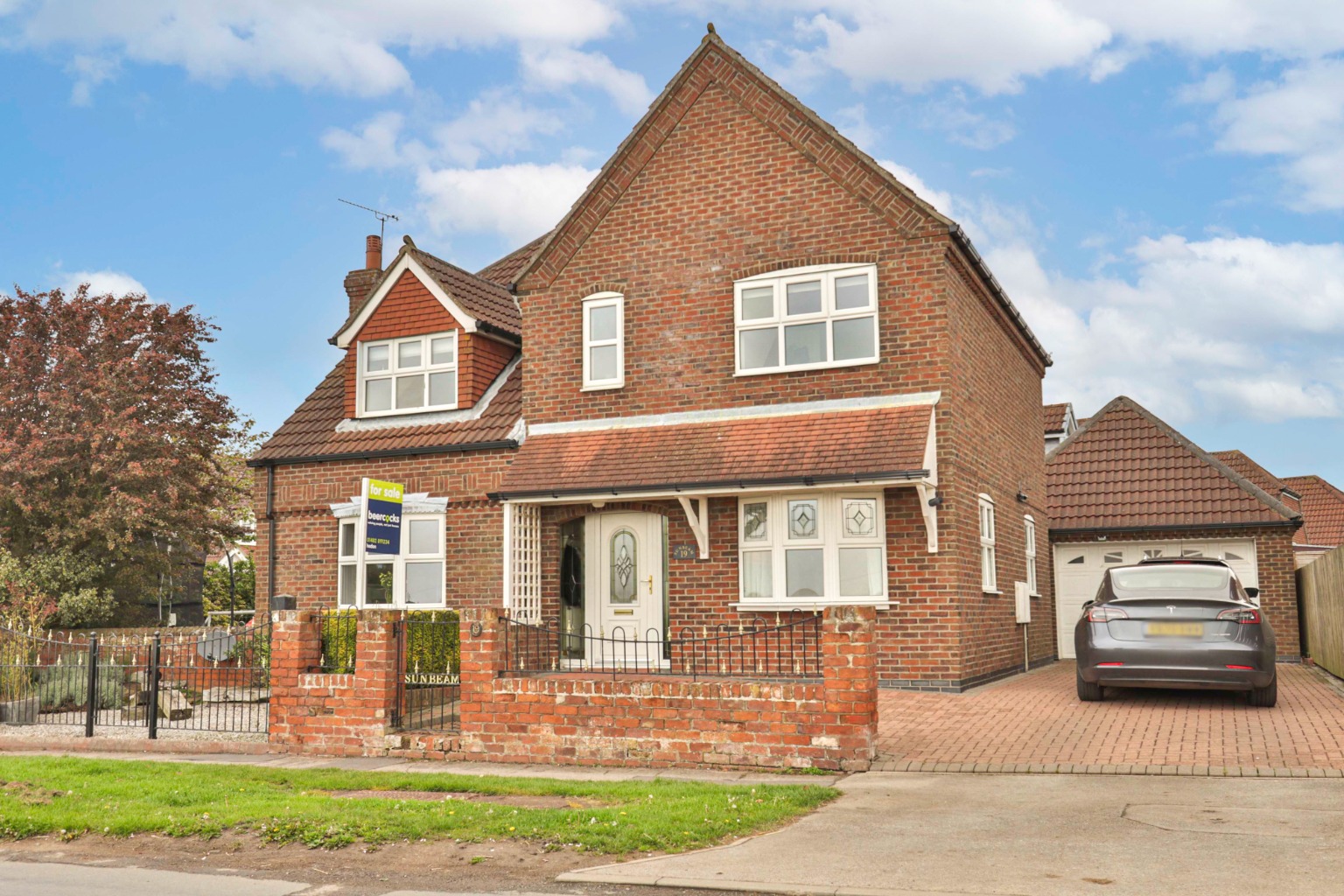 4 bed detached house for sale in Southside, Hull - Property Image 1