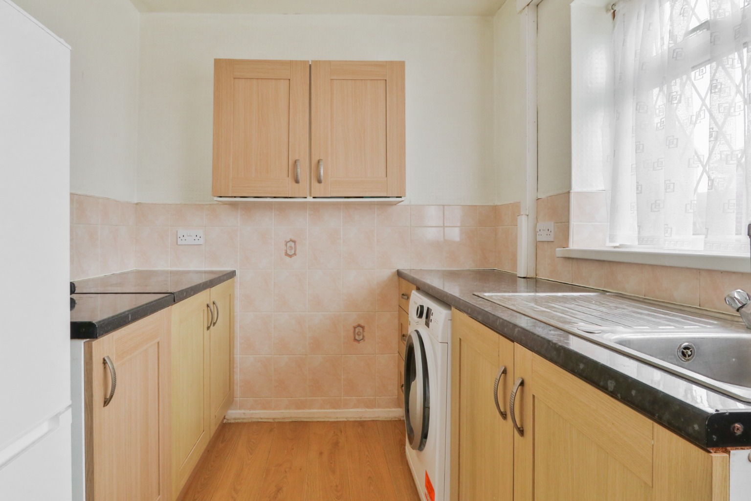 2 bed semi-detached bungalow for sale in Chestnut Garth, Hull  - Property Image 2