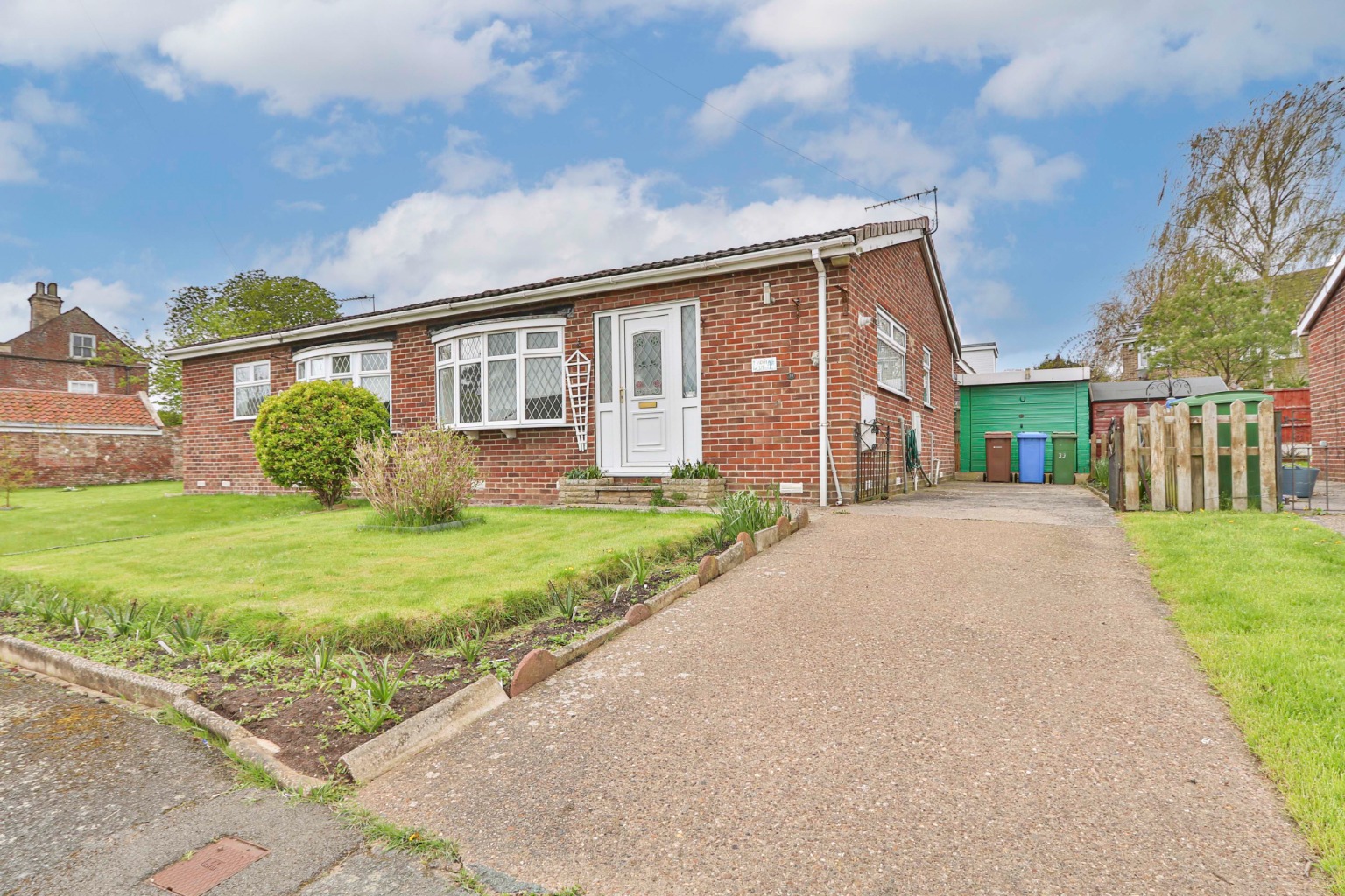 2 bed semi-detached bungalow for sale in Chestnut Garth, Hull  - Property Image 1