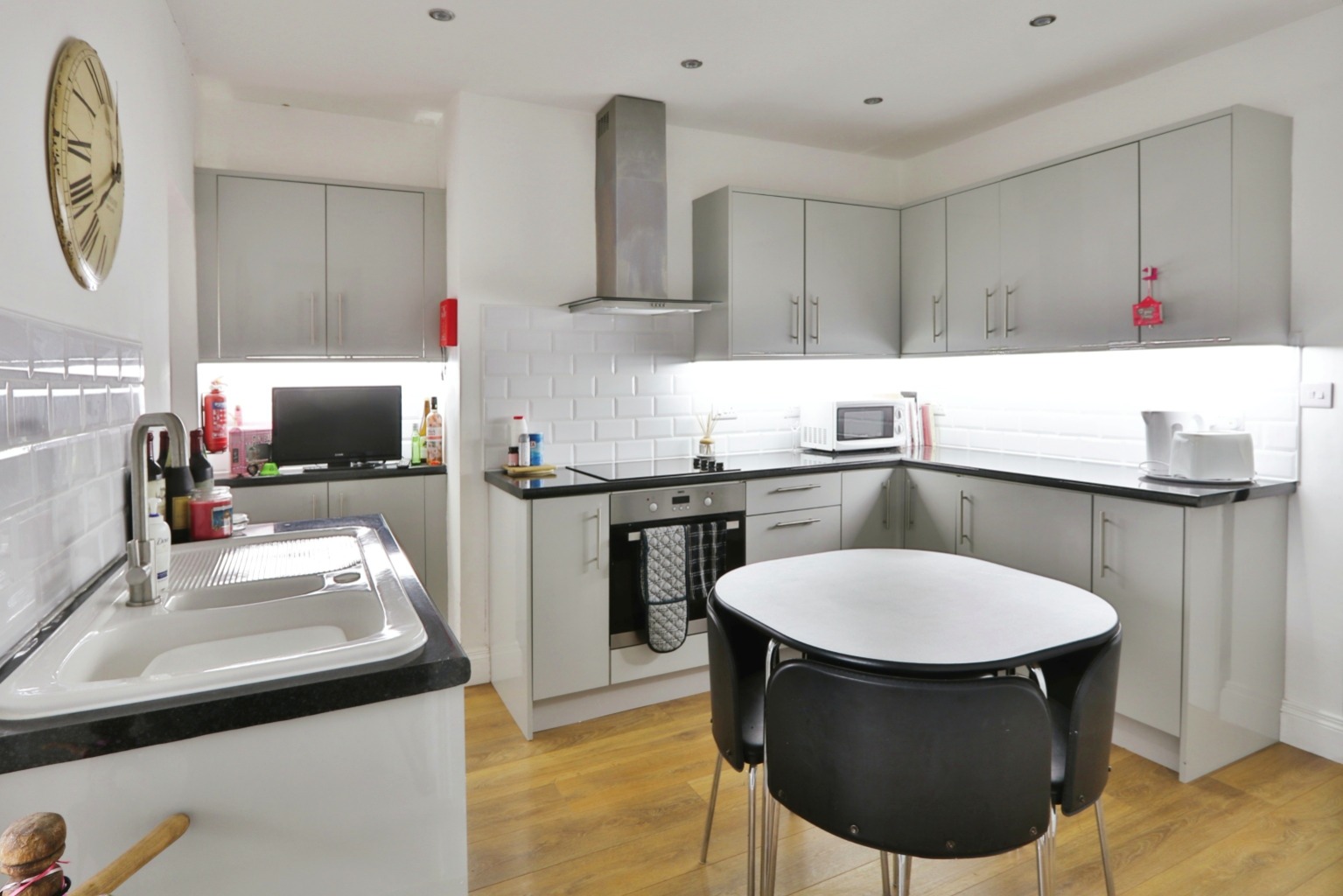 2 bed terraced house for sale in Church Street, Hull  - Property Image 2