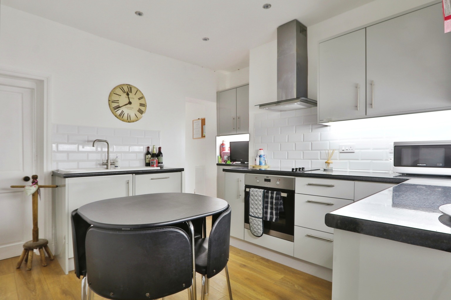 2 bed terraced house for sale in Church Street, Hull  - Property Image 3