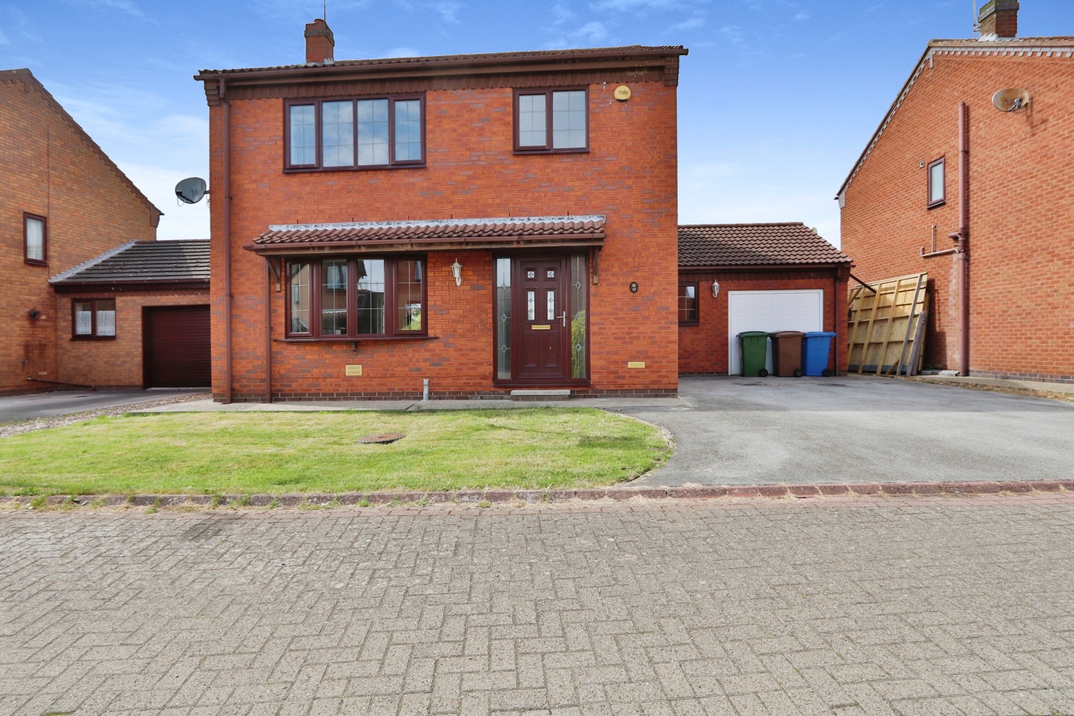 3 bed detached house for sale in Trinity Close, Hull  - Property Image 1