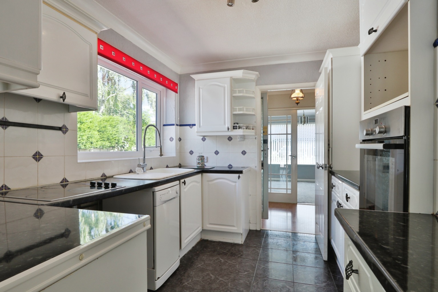 1 bed detached bungalow for sale in Elm Garth, Hull  - Property Image 5