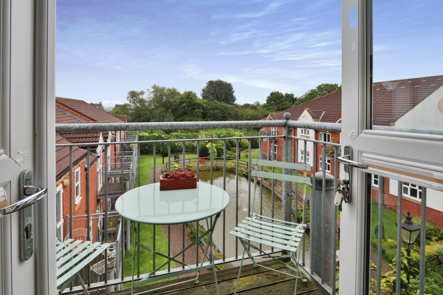 2 bed flat for sale in Birch Tree Drive, Hull - Property Image 1