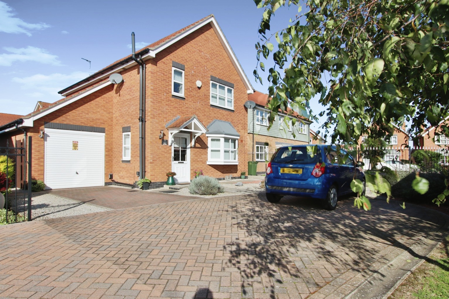 3 bed detached house for sale in Southfield Close, Hull  - Property Image 1