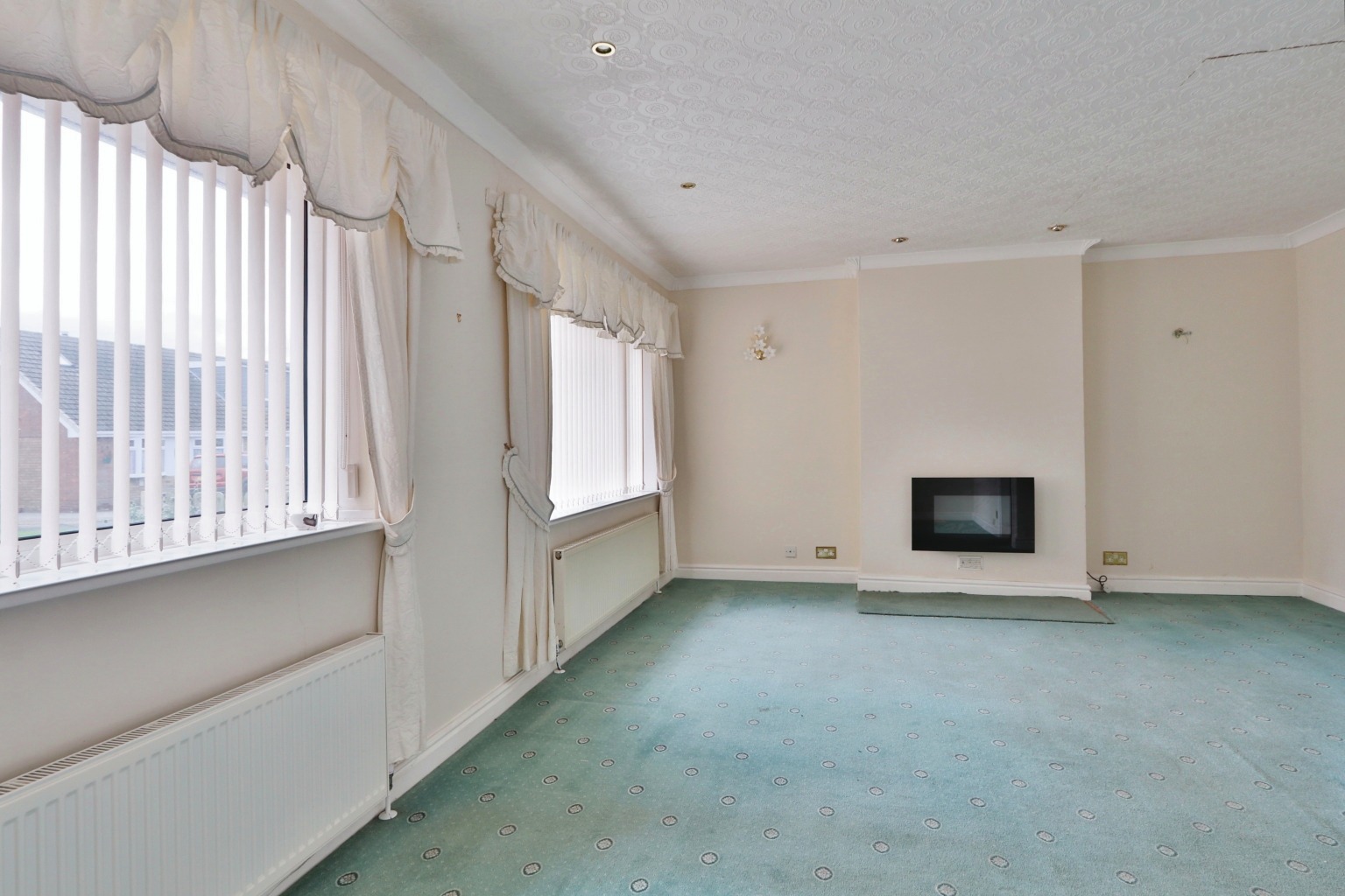 2 bed semi-detached bungalow for sale in Summergangs Drive, Hull  - Property Image 3