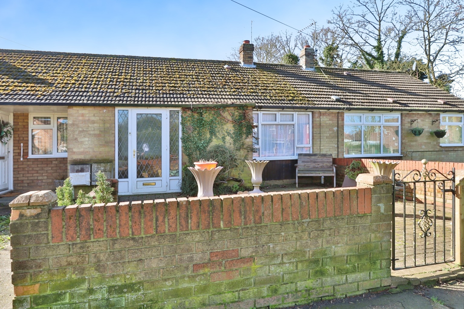2 bed semi-detached bungalow for sale in Weghill Road, Hull  - Property Image 1