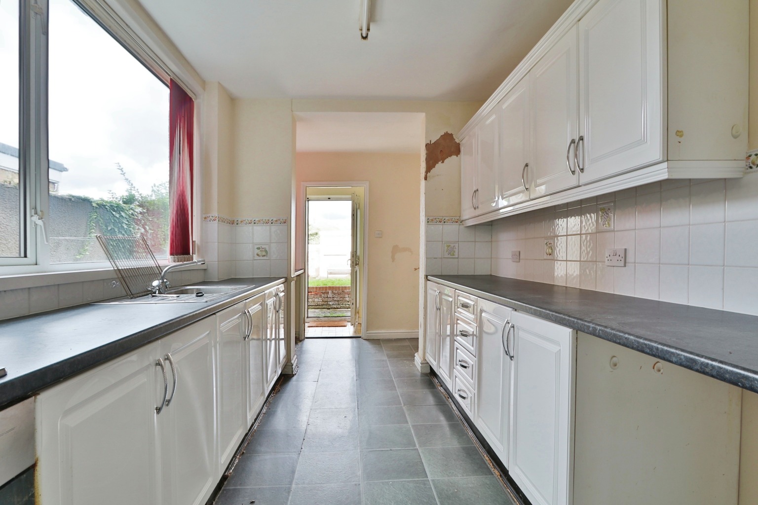 3 bed terraced house for sale in Hull Road, Hull  - Property Image 2
