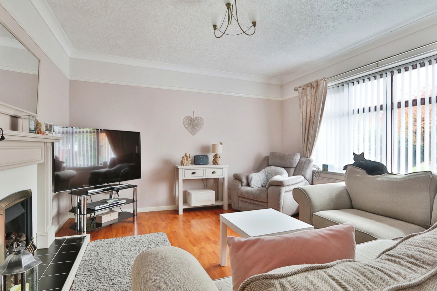 2 bed semi-detached bungalow for sale in North Rise, Hull  - Property Image 2