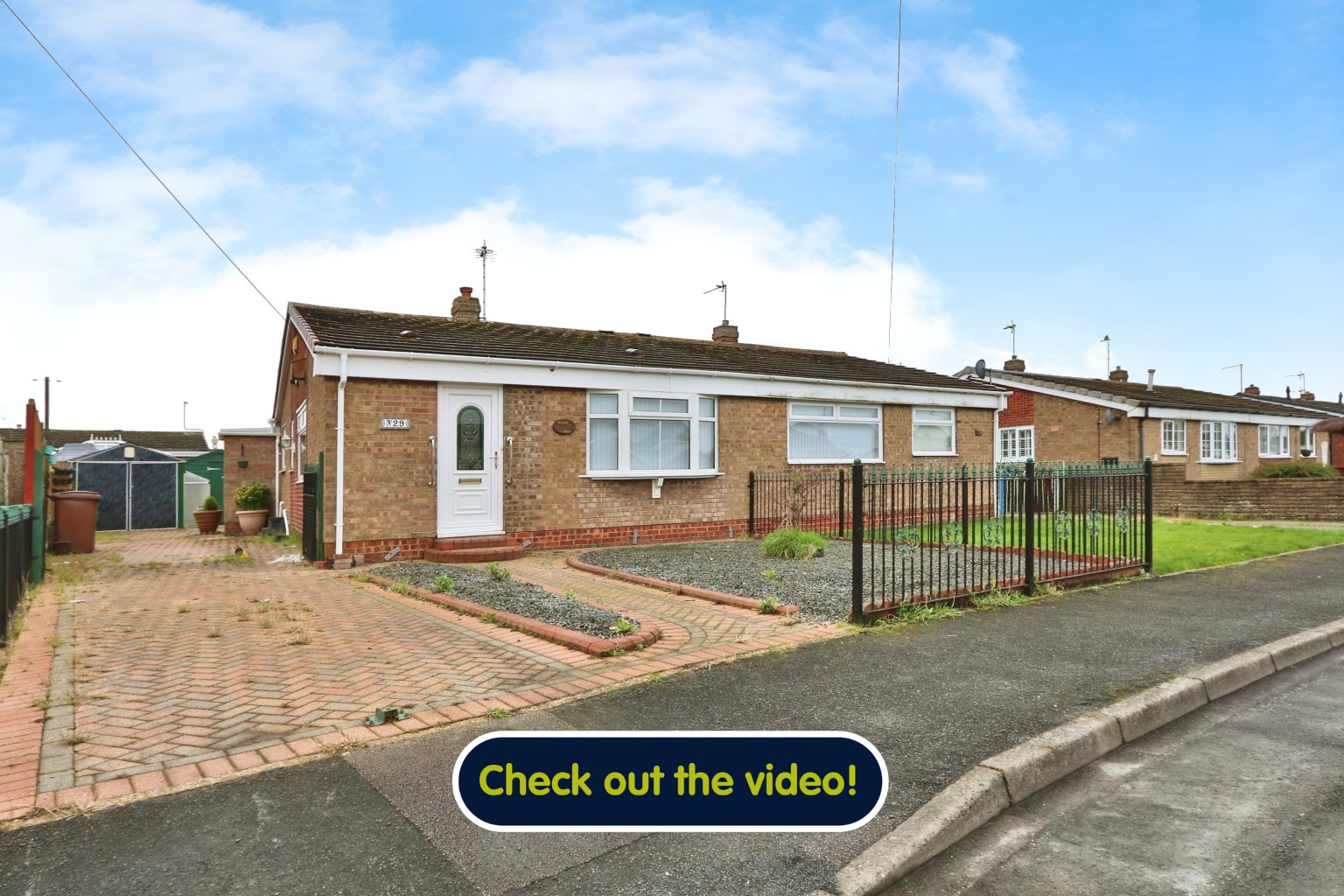 1 bed semi-detached bungalow for sale in Holcroft Garth, Hull  - Property Image 1