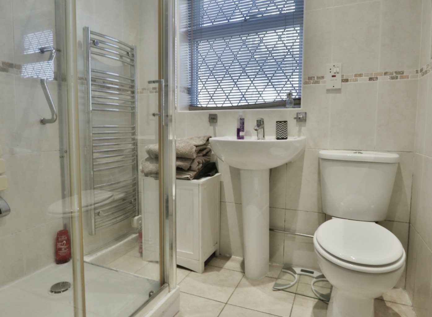 3 bed semi-detached house for sale in Clough Garth, Hull  - Property Image 15