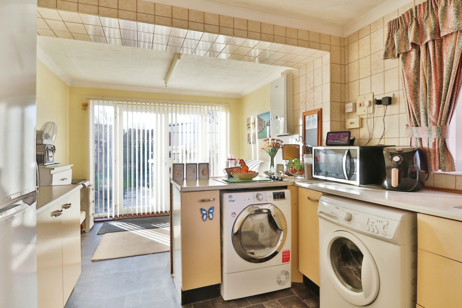 3 bed semi-detached bungalow for sale in Back Lane, Hull  - Property Image 3