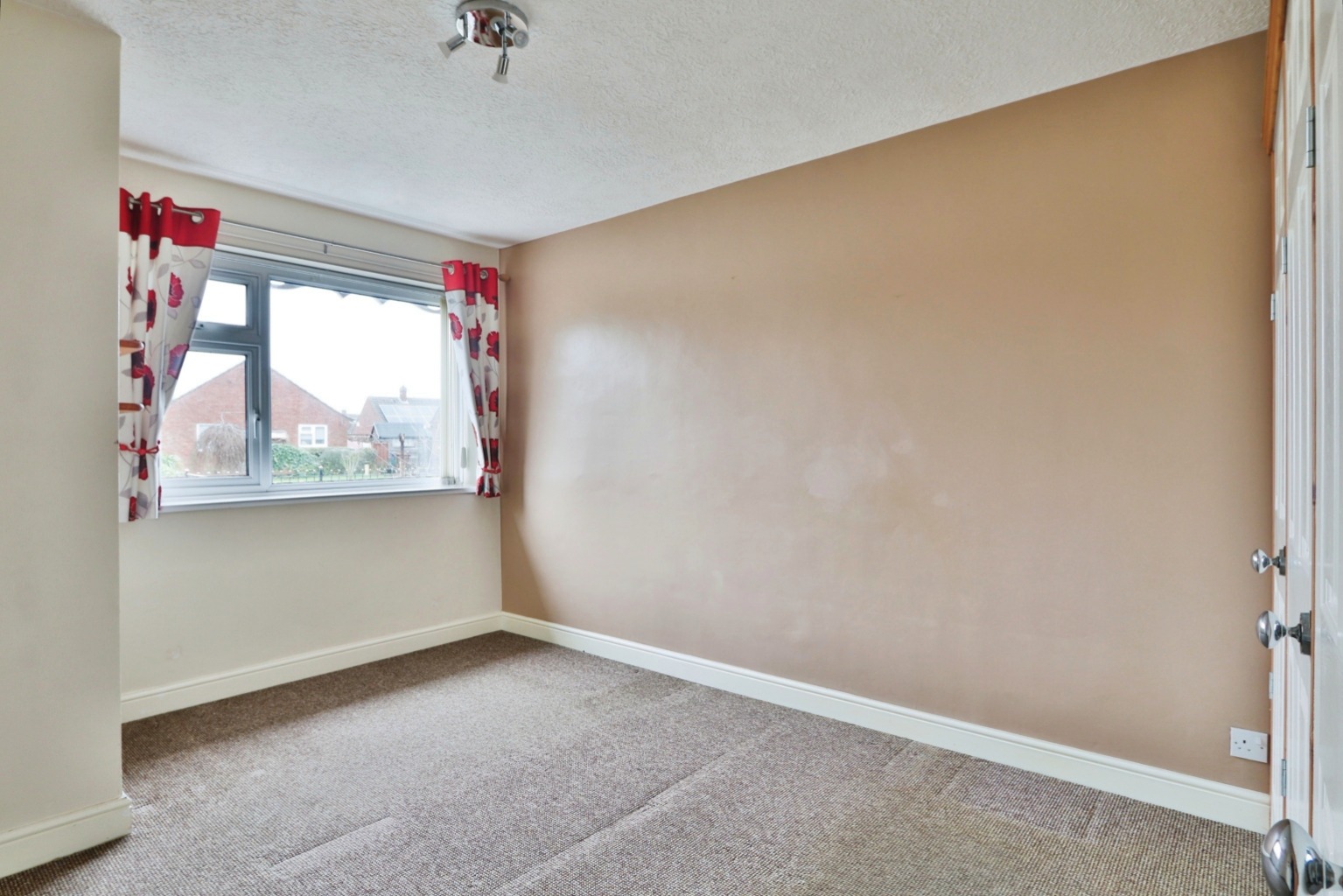 2 bed semi-detached bungalow for sale in Glebelands, Hull  - Property Image 5