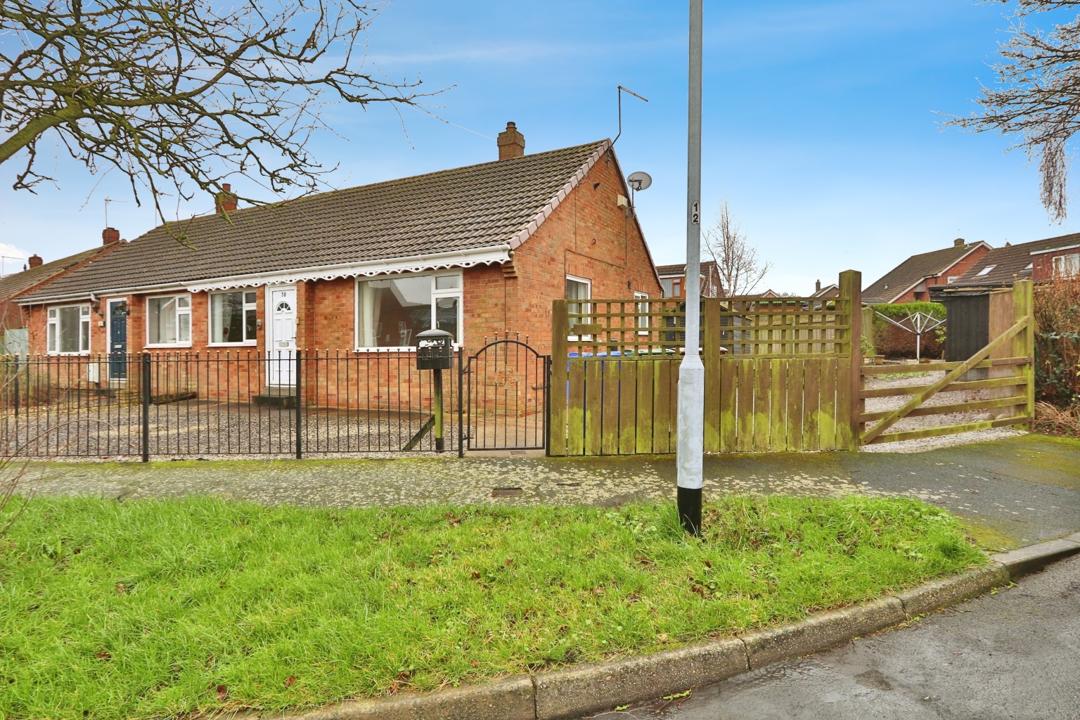 2 bed semi-detached bungalow for sale in Glebelands, Hull  - Property Image 16