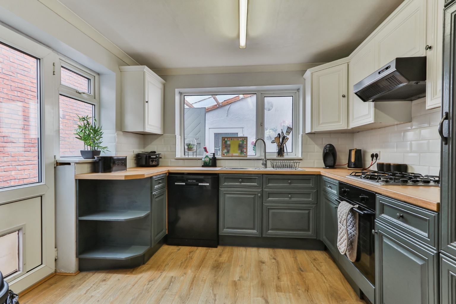 3 bed terraced house for sale in Arthur Street, Withernsea  - Property Image 2