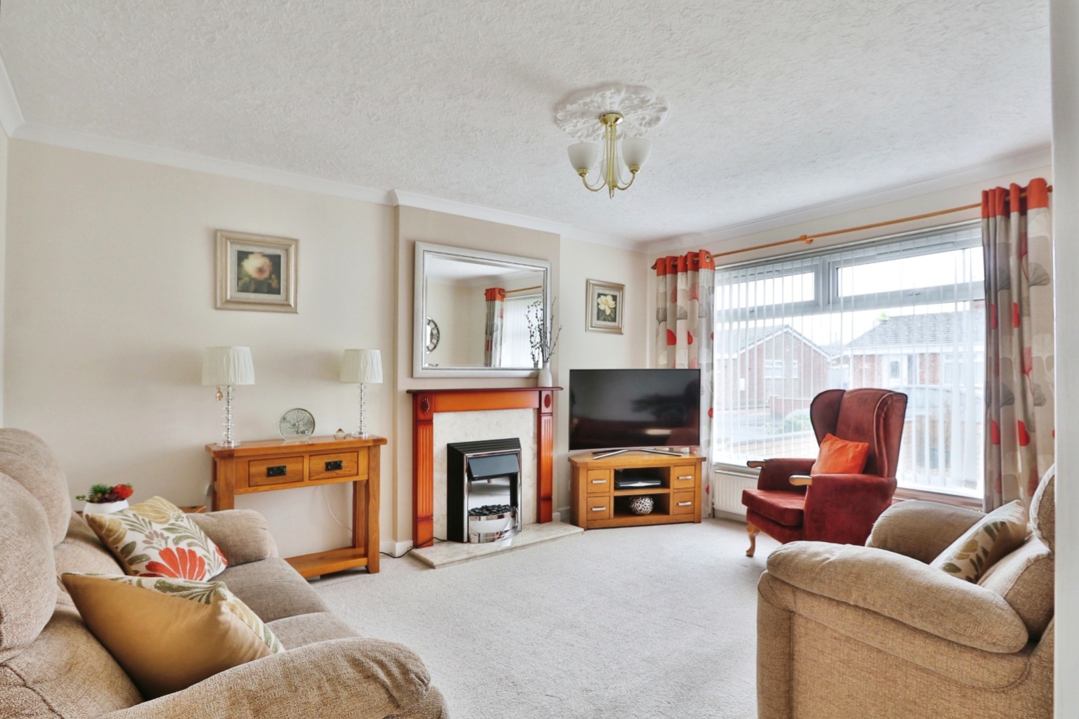 2 bed semi-detached bungalow for sale in Holcroft Garth, Hull  - Property Image 4