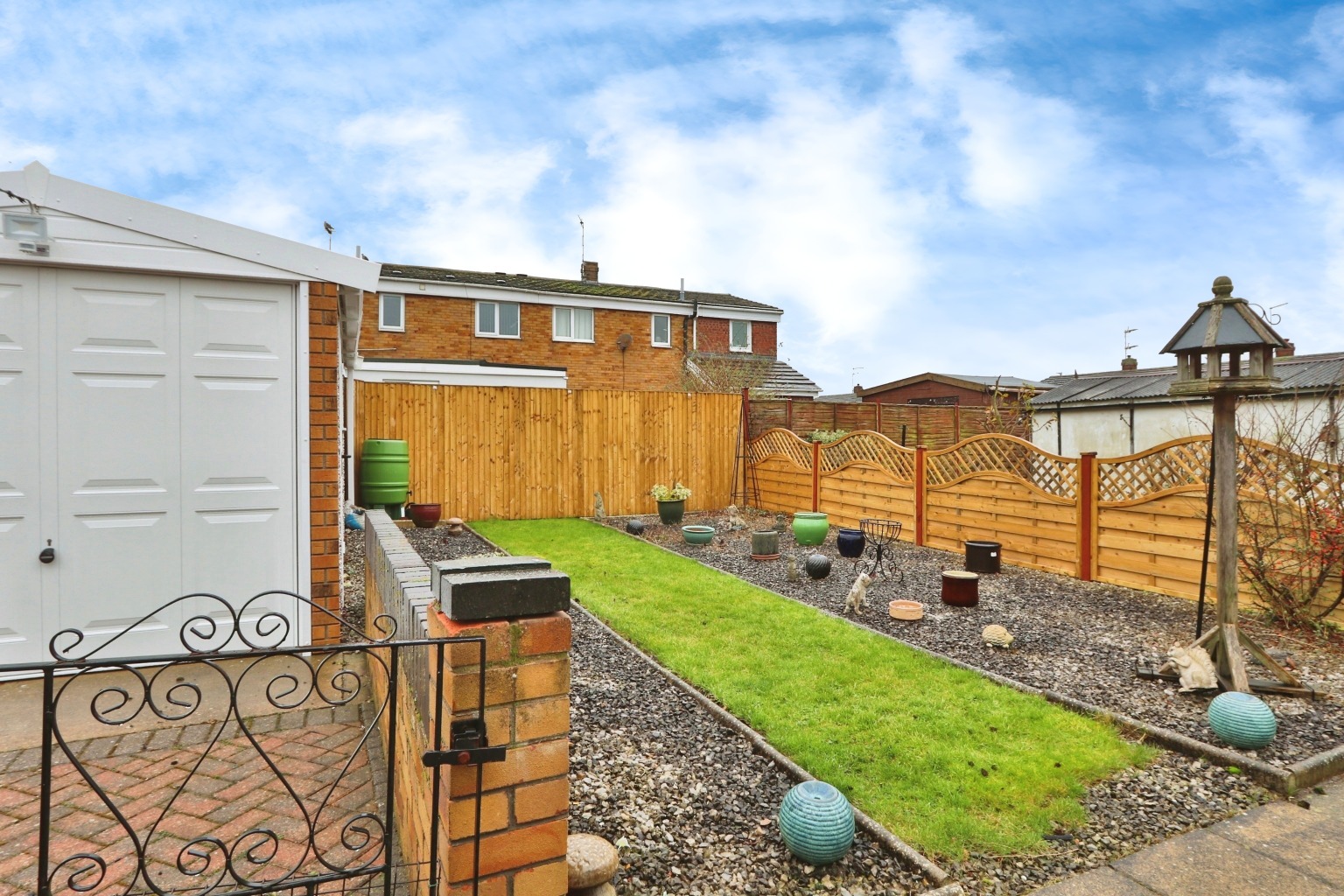 2 bed semi-detached bungalow for sale in Holcroft Garth, Hull  - Property Image 9