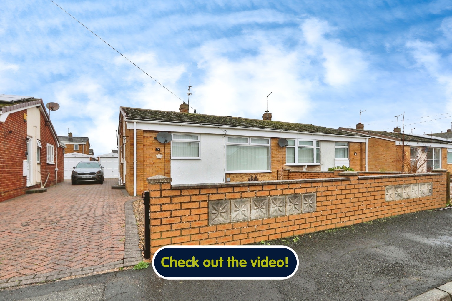 2 bed semi-detached bungalow for sale in Holcroft Garth, Hull - Property Image 1