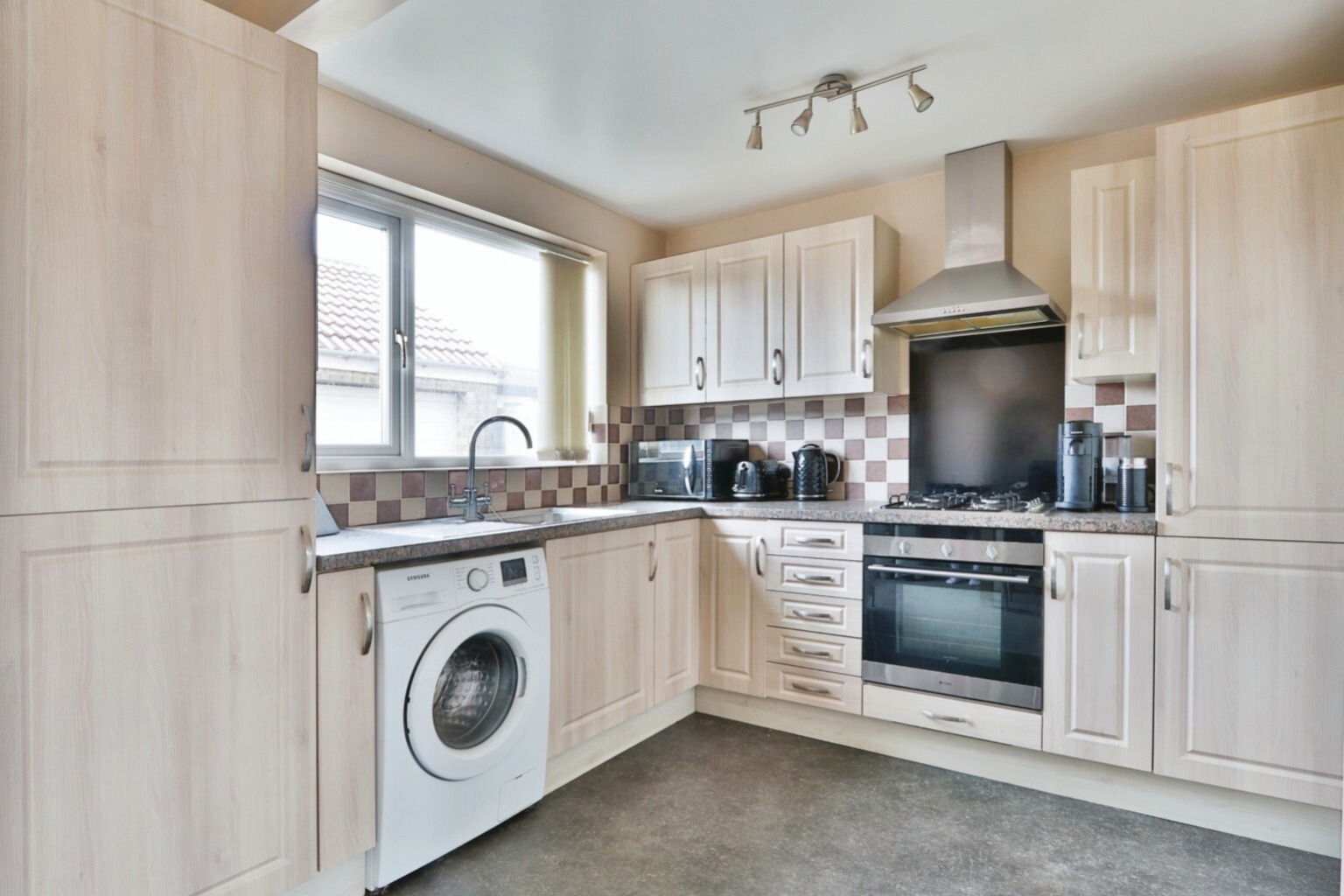 3 bed detached house for sale in Poultney Garth, Hull  - Property Image 2