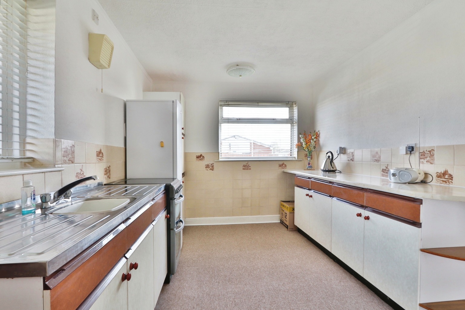 2 bed semi-detached bungalow for sale in Inmans Road, Hull  - Property Image 2