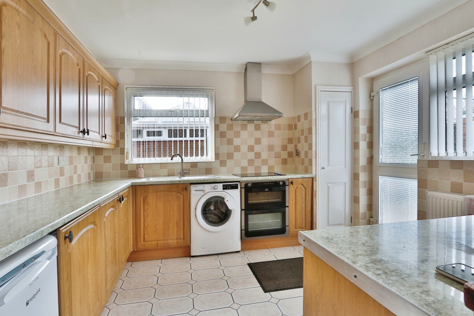 3 bed semi-detached bungalow for sale in Plumtree Road, Hull  - Property Image 2