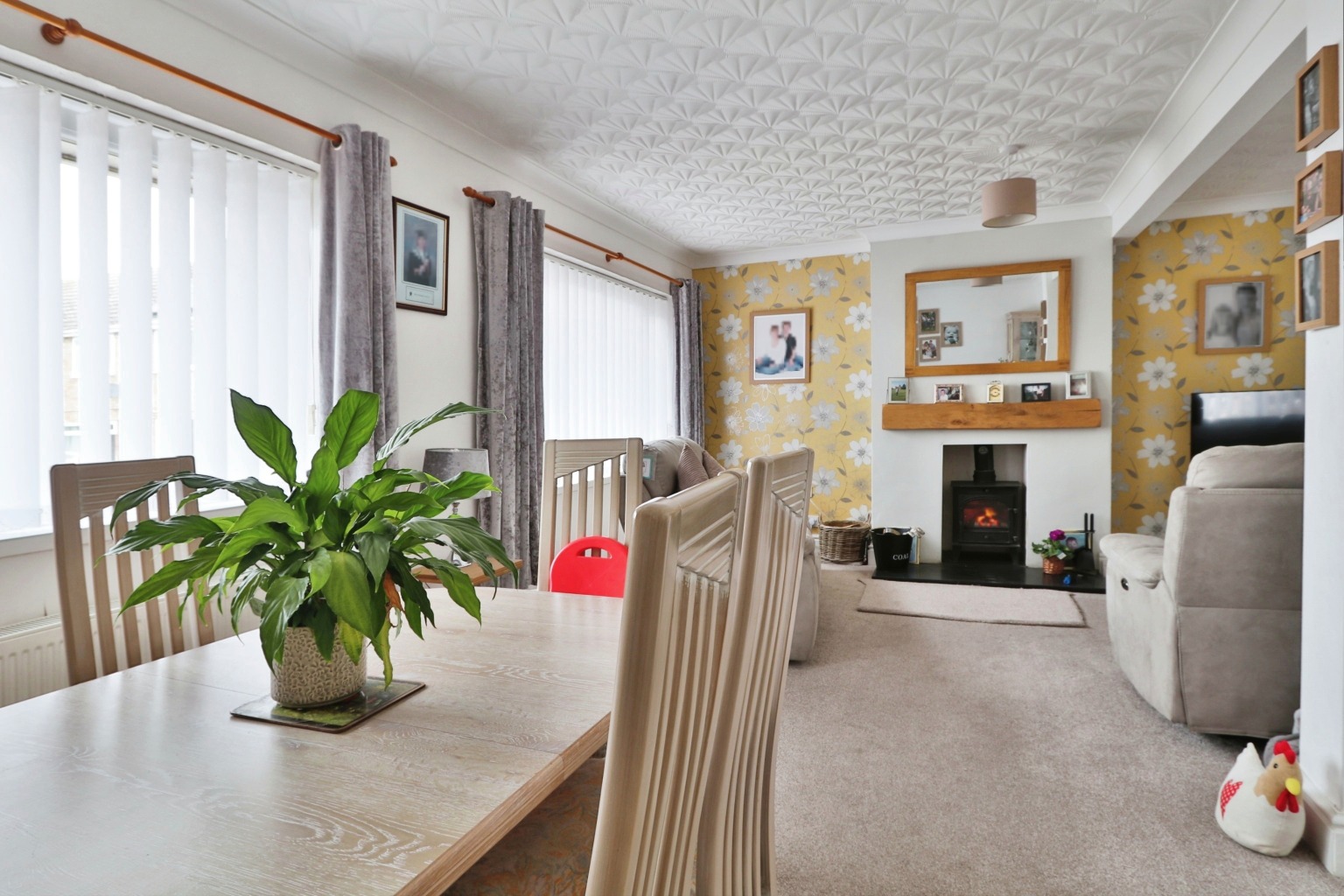 4 bed semi-detached house for sale in Langdale Drive, Hull  - Property Image 1