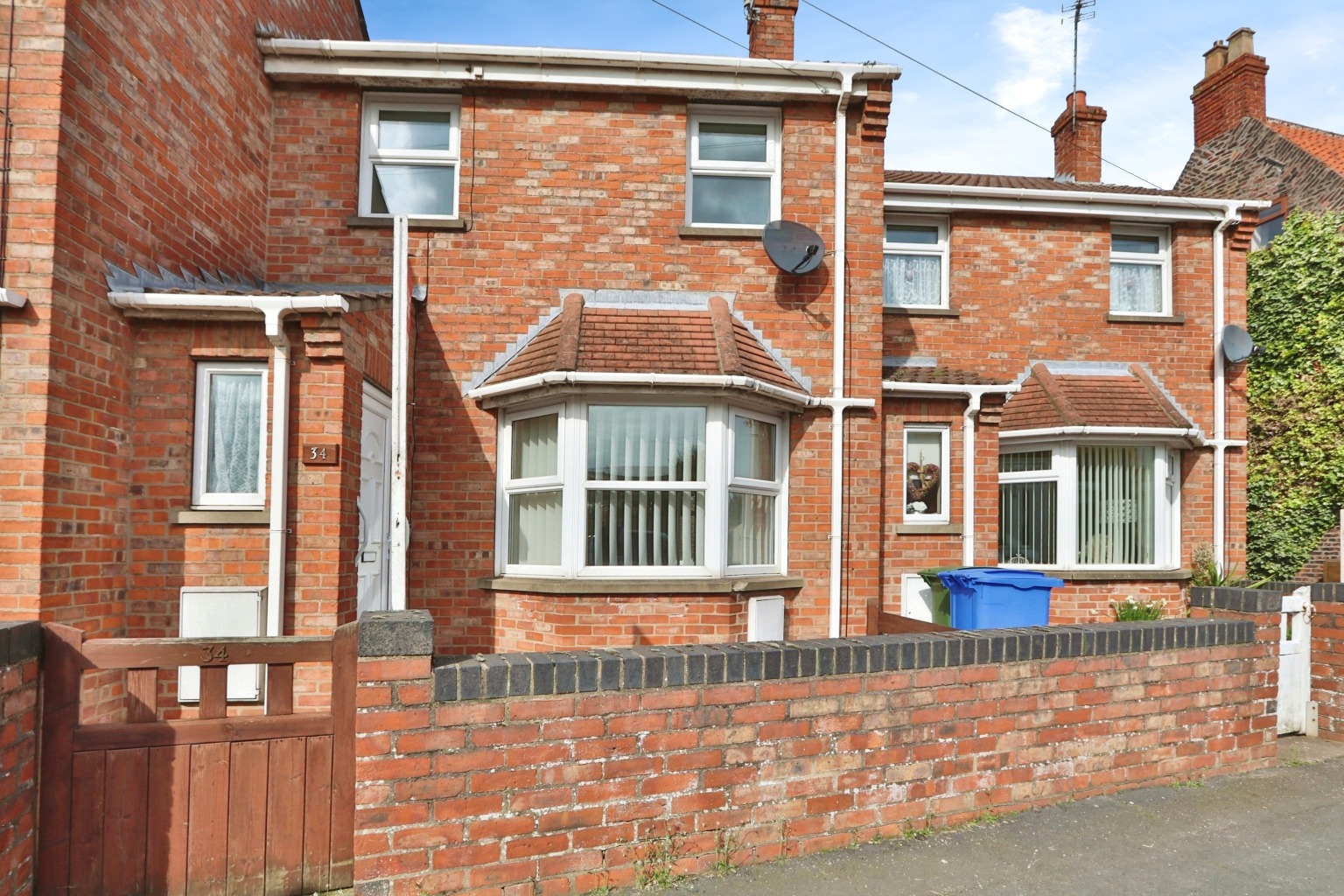 2 bed terraced house for sale in Northside, Hull - Property Image 1