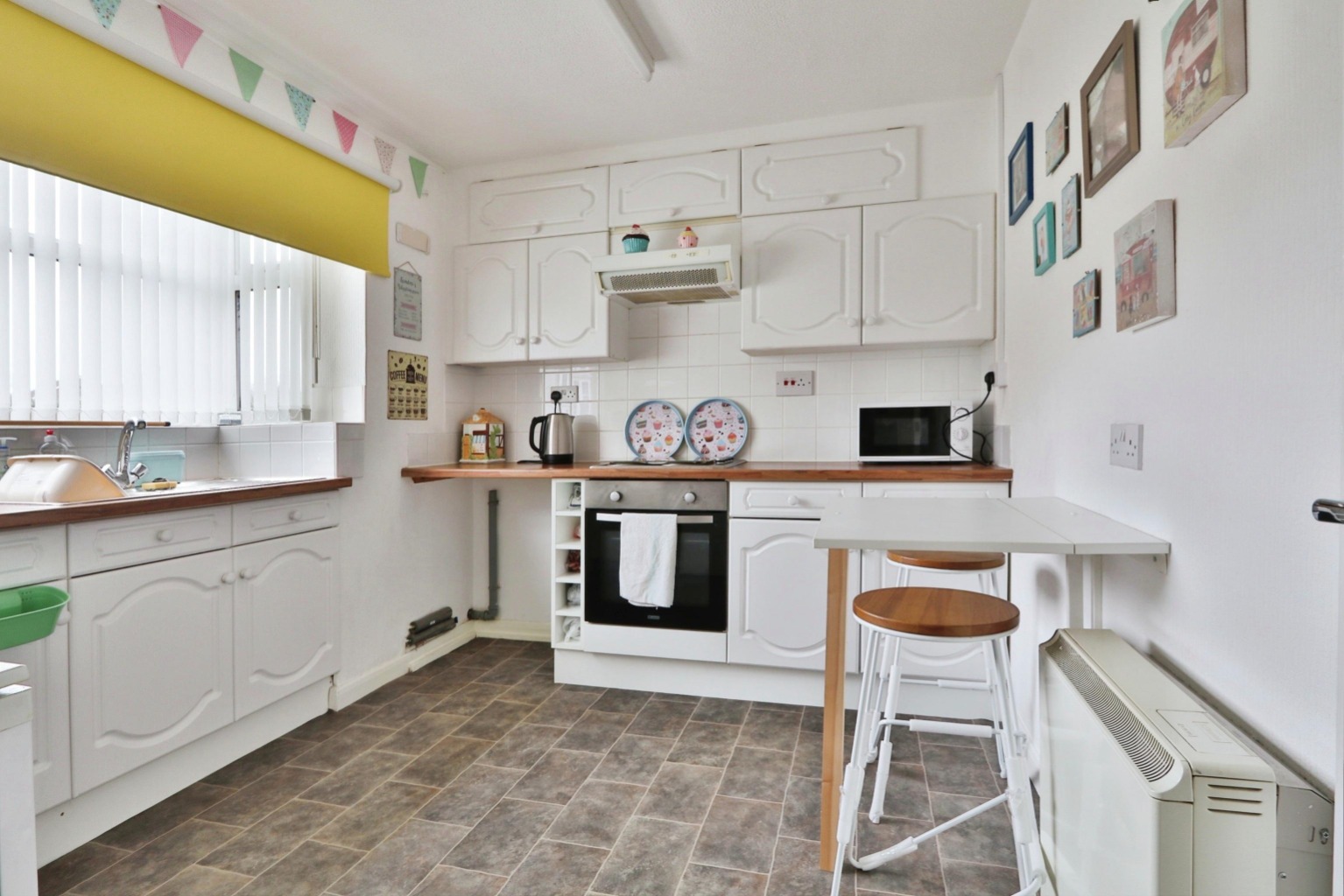 1 bed semi-detached bungalow for sale in Church Lane, Hull  - Property Image 3