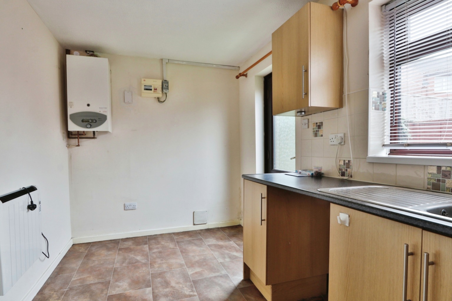 2 bed end of terrace house for sale in Sycamore Close, Hull  - Property Image 3