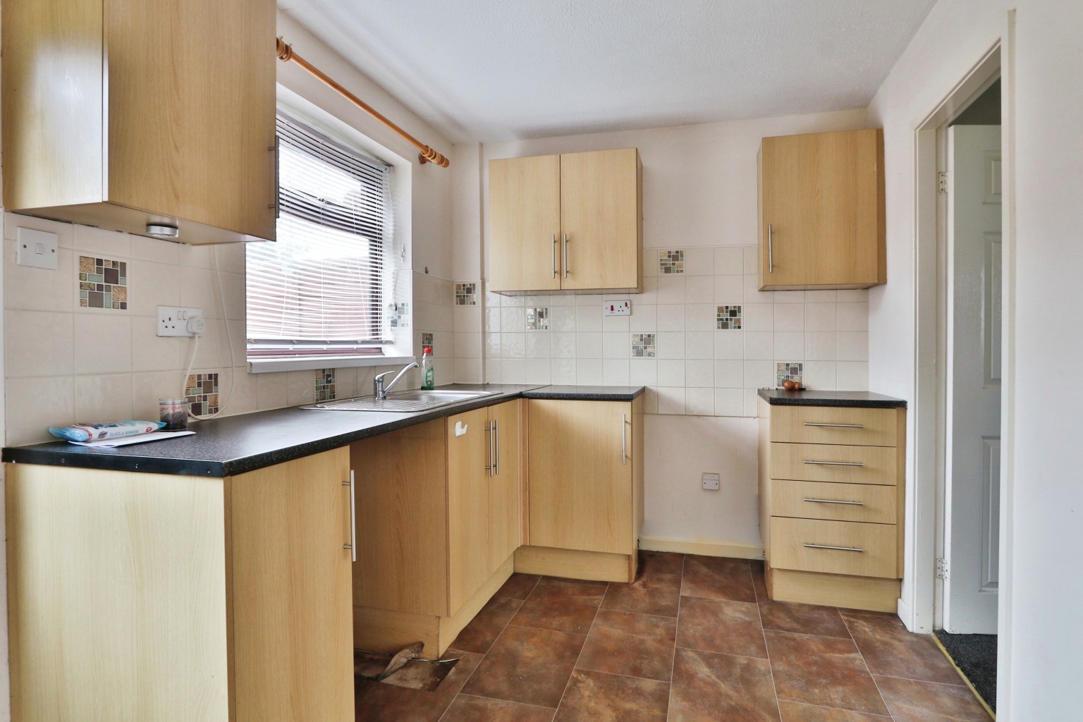 2 bed end of terrace house for sale in Sycamore Close, Hull  - Property Image 2