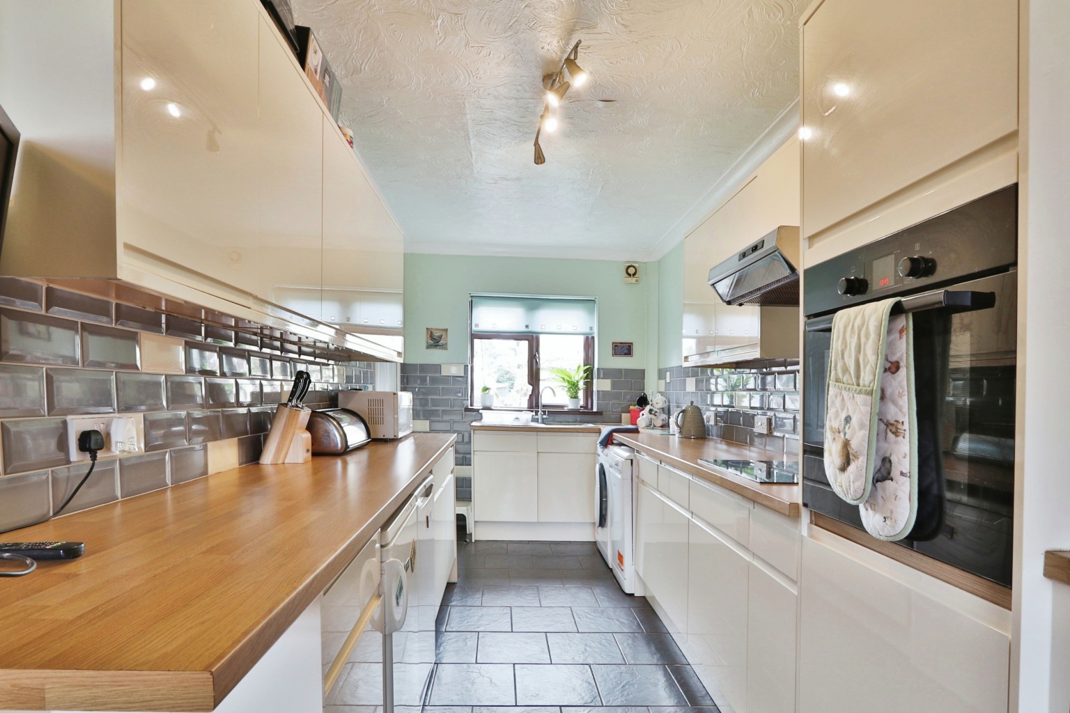 4 bed terraced house for sale in Hull Road, Hull  - Property Image 1