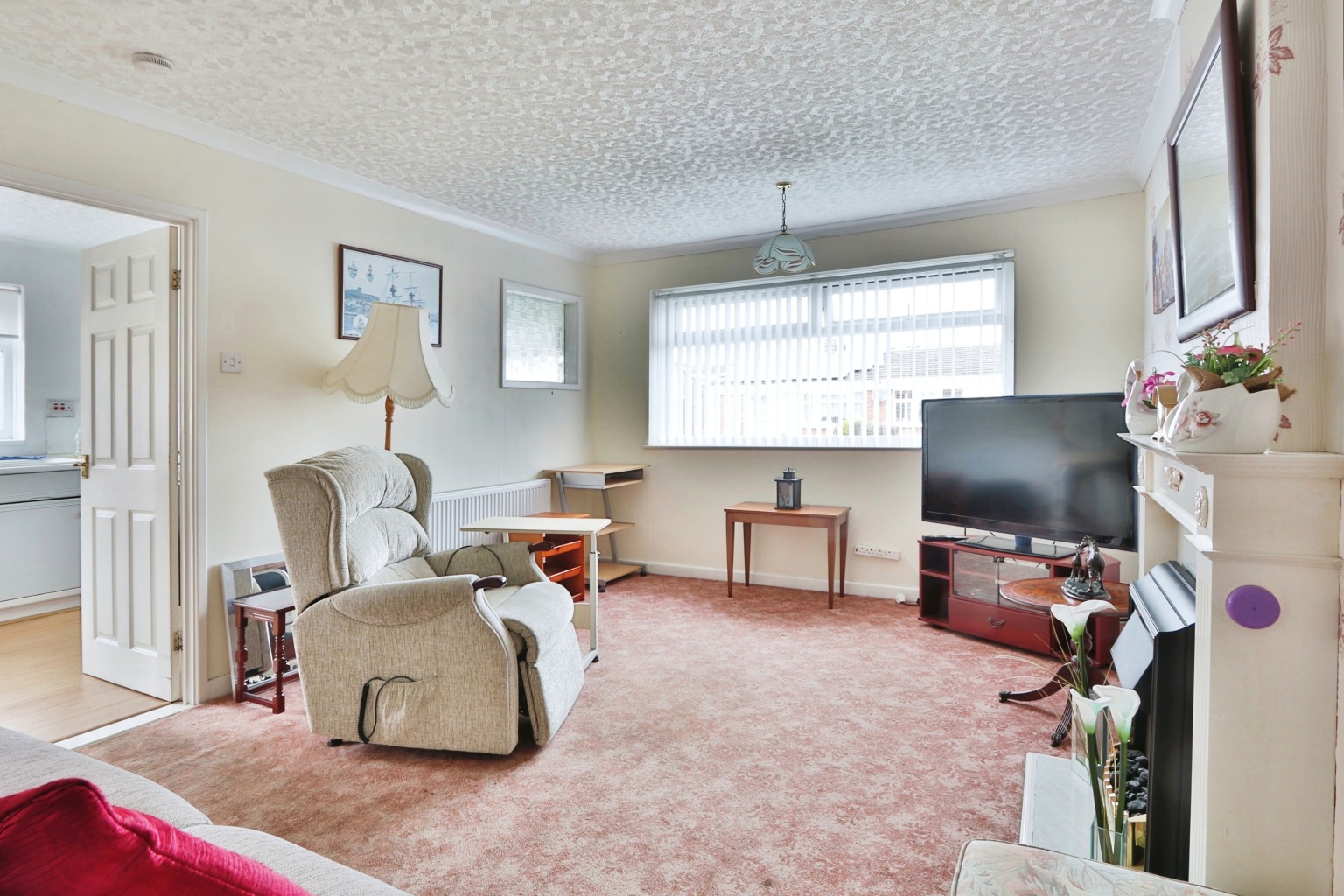 2 bed semi-detached bungalow for sale in Holcroft Garth, Hull  - Property Image 5