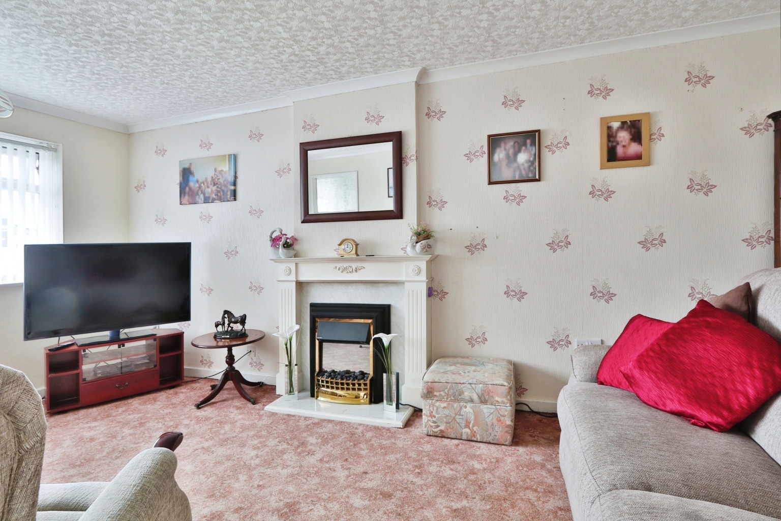 2 bed semi-detached bungalow for sale in Holcroft Garth, Hull  - Property Image 2