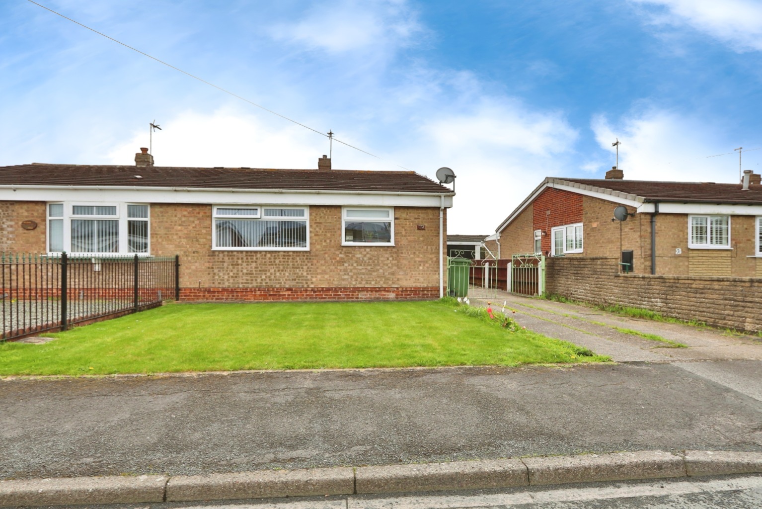 2 bed semi-detached bungalow for sale in Holcroft Garth, Hull  - Property Image 11