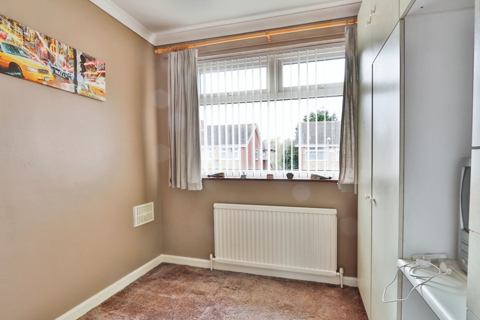 3 bed semi-detached house for sale in Roslyn Crescent, Hull  - Property Image 6