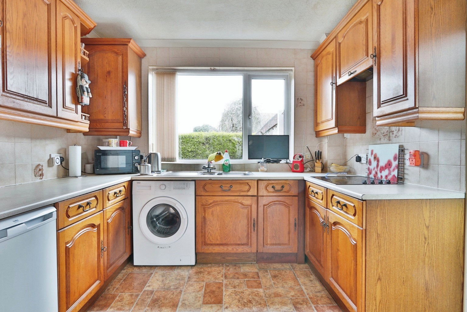 3 bed semi-detached house for sale in Roslyn Crescent, Hull  - Property Image 2