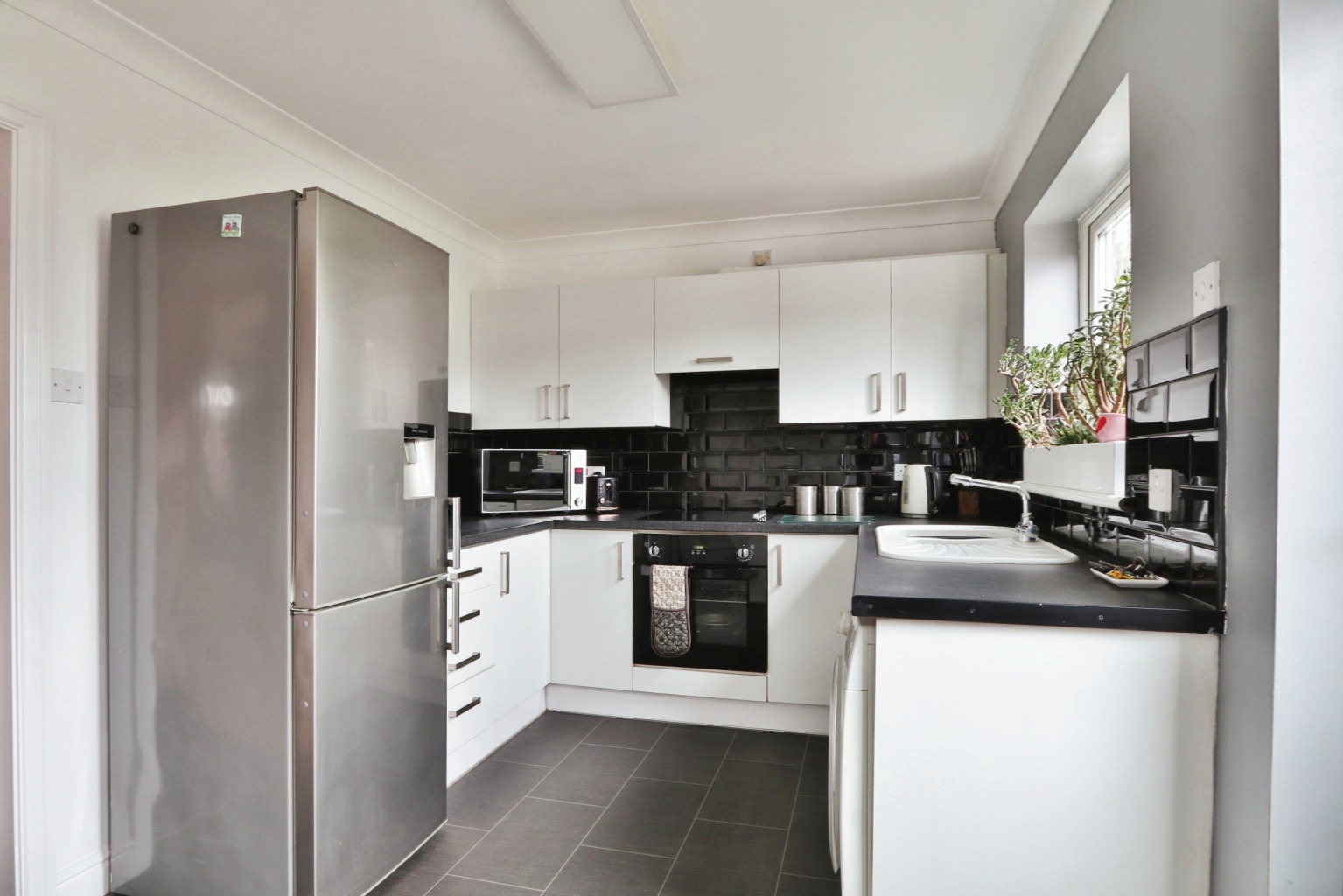 3 bed semi-detached house for sale in Red House Farm, Hull  - Property Image 3