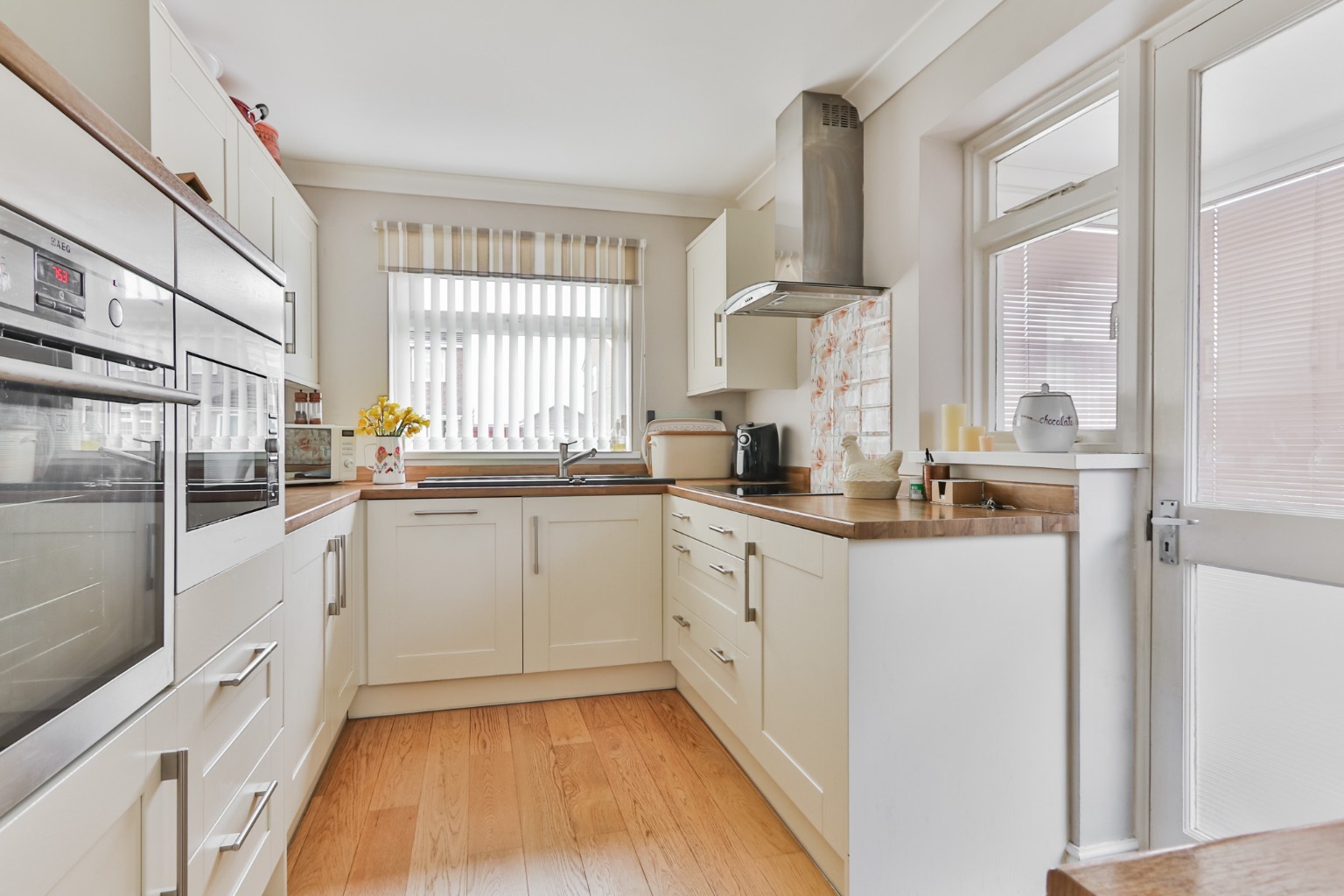 2 bed semi-detached bungalow for sale in Brevere Road, Hull  - Property Image 2