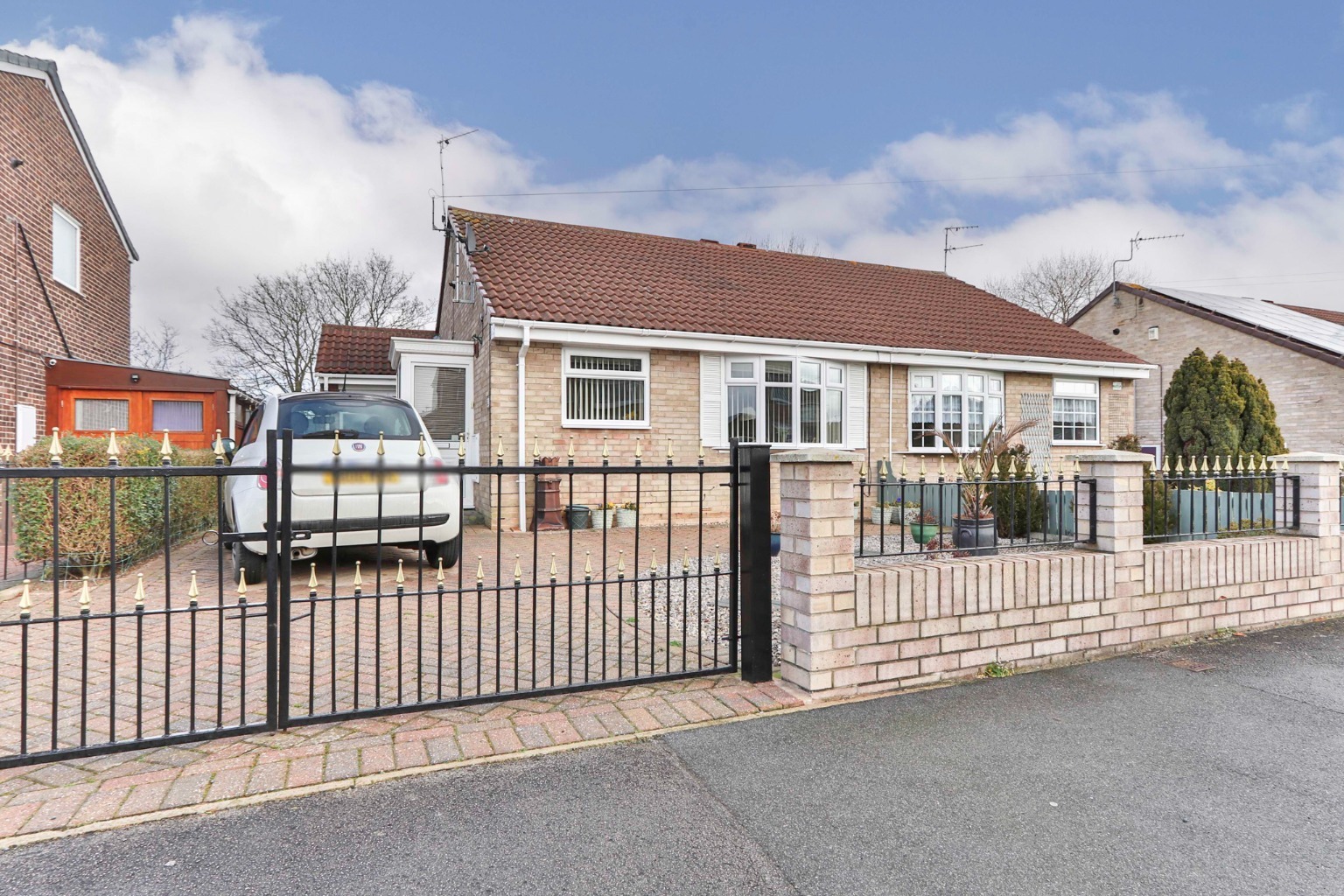 2 bed semi-detached bungalow for sale in Brevere Road, Hull  - Property Image 1