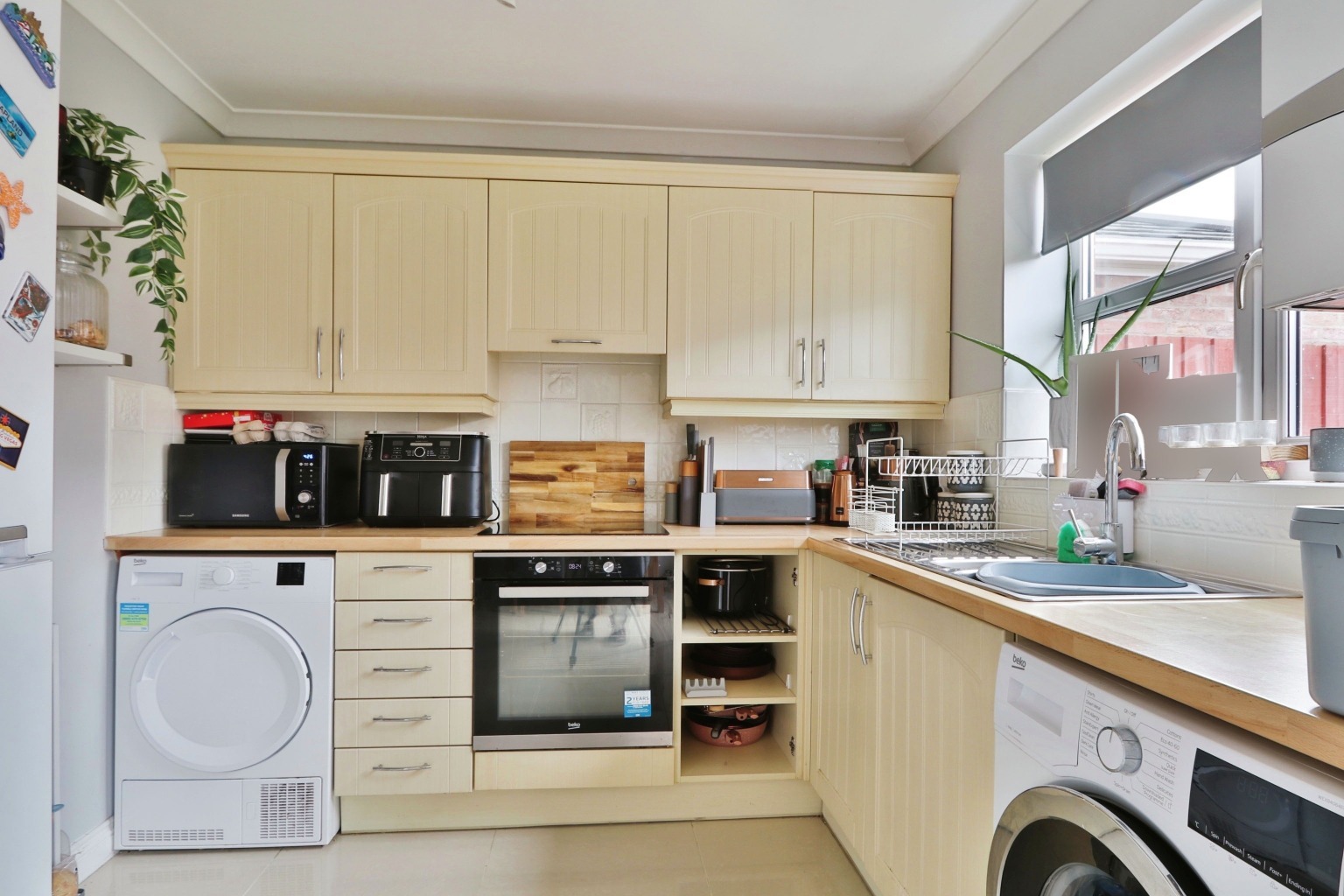 3 bed semi-detached house for sale in Tennyson Court, Hull  - Property Image 2